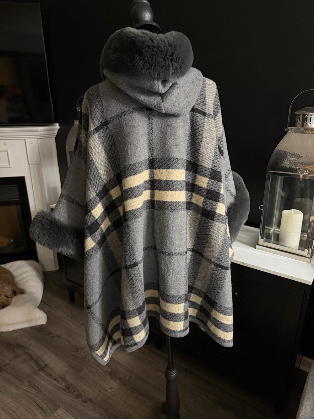 ON BLUE Plaid Poncho Cape S/M Gray Faux Fur Collar Cozy Winter Wrap - Picture 5 of 7